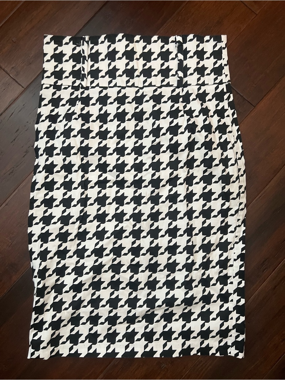 Body Central Black & White Houndstooth Pencil Skirt - no belt